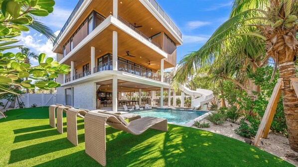 The Lookout - 5 Bedroom Luxury Home - Resort Pool/Spa/Slide - Theatre Room - Gulf Views
