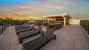 Twilight - The Lookout - Unmatched Rooftop Deck - Gulf Views - Bar - 2 Large HDTV's
