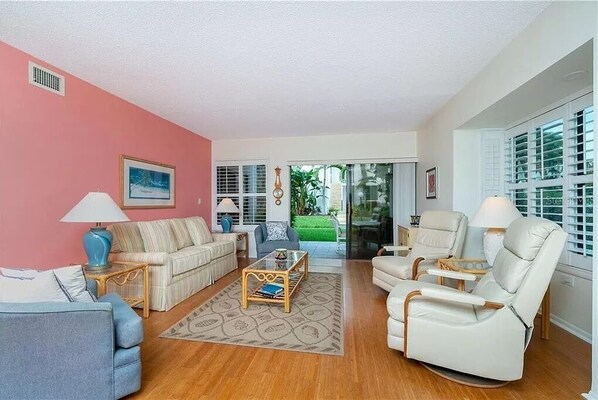Relaxed Gulfside Living - Ground-Floor Tamarind (635)