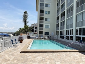 2BR - Dolphins & Bay Views Just Steps to Beach (2983)