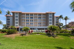 2BR - Dolphins & Bay Views Just Steps to Beach (112)