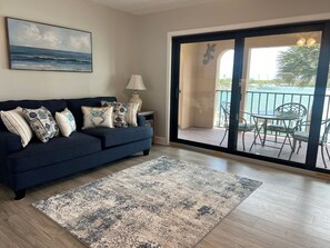 El Galeon 3 bed/2ba Bayfront Condo GCV1-035 (289)