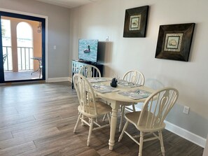 El Galeon 3 bed/2ba Bayfront Condo GCV1-035 (290)