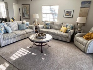 Palms 3bed/2.5ba Gulf Front Condo GCV1-040 (341)