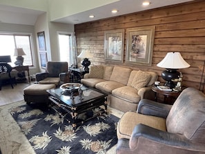 Tamarind 2 bed/2.5ba Bayfront Loft Condo GCV1-020 (694)