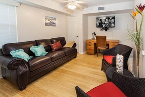 Hibiscus Pointe 2 bed/2ba Waterview Condo GCV3-006 (178)