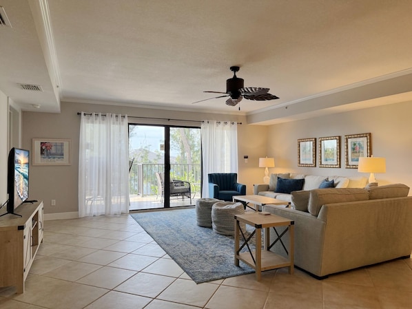 The Palms – 3BR Condo with Balcony & Pool (3369)