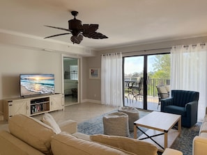 The Palms – 3BR Condo with Balcony & Pool (3370)