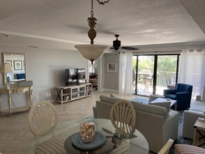 Palms 3 bed/2.5ba Gulfside Condo GCV1-041 (360)