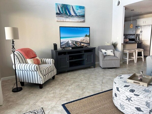 Peaceful Escape – Tamarind with Pool & Bay Views (815)