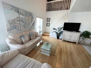 Tamarind 2 bed/2ba Bayside Loft Condo GCV1-016 (739)