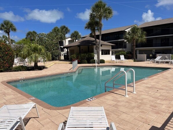 Fantasy Island Condo - Bay Views - Pool - Garage (500)