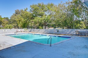 Pine Lakes Townes | Community Pool