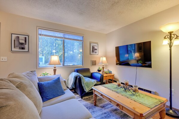 Olympia Vacation Rental | 2BR | 1.5BA | 1,100 Sq Ft | Stairs Required