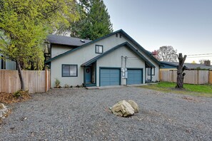 Duplex Exterior | Driveway (4 Vehicles) | Free Street Parking