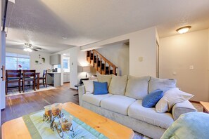 Living Room | Smart TV | Board Games | 1st Floor