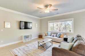 Living Room | Single-Story Home | Central A/C & Heating | Smart TV