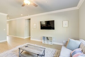 Living Room | Full Sleeper Sofa