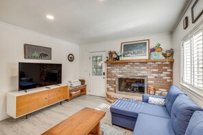 Living Room | 1st Floor | Flat-Screen TV | Wood-Burning Fireplace | Free WiFi