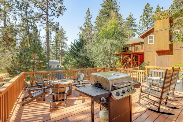 Big Bear Lake Vacation Rental | 2BR | 1.5BA | 1,139 Sq Ft | Stairs Required