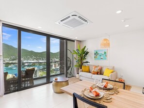 Living area with view (2)