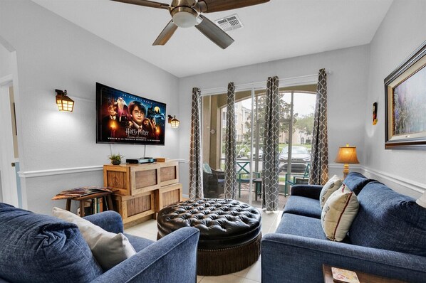 Living Room
65" Smart TV