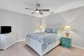 Guest bedroom with queen bed