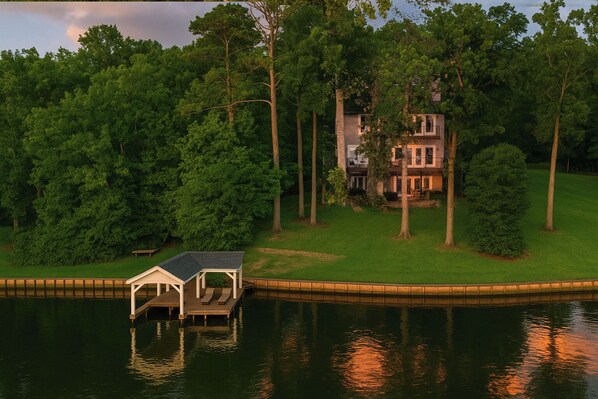 Lakeview Serene Suite