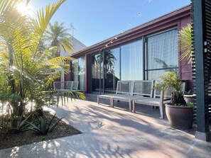 ・[Terrace] A spacious 40m2 terrace where you can enjoy sunbathing and BBQ.