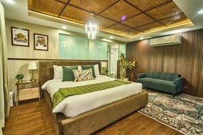 Master's bedroom with 1 king bed, located at ground floor