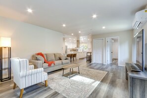 Living Room | Smart TV | Free WiFi