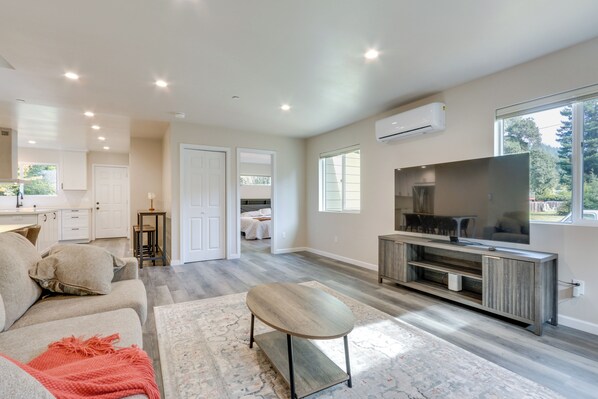 Monte Rio Vacation Rental | 2BR | 2BA | 1,000 Sq Ft | Steps Required