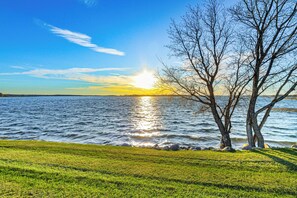 Lakefront | Spacious Yard | Furnished Patio
