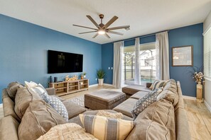 Living Room | Smart TV | Free WiFi
