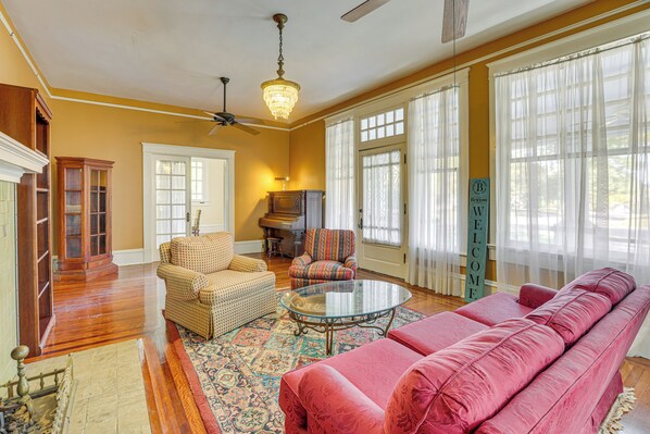 Meridian Vacation Rental | 4BR | 3BA | 3,000 Sq Ft | 6 Steps Required