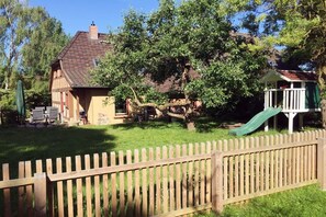 Außenseite Ferienhaus [Sommer]