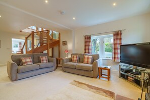Margaret House - Pooley Bridge, Ullswater - Living Room