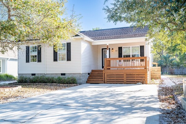 Adorable Fully Redecorated OKI Beach House