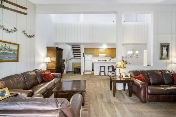 2 Bed, 3 bath open living condo, a perfect space
