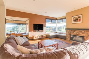 Relax in style with vineyard scenery, modern amenities, and plenty of space for everyone.