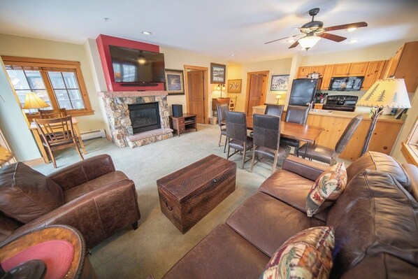 Fabulous vacation condo at Expedition Station!