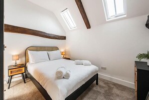 Fender Cottage, Roughton - Host & Stay