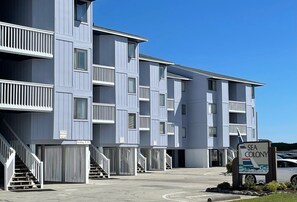Sea Colony B7