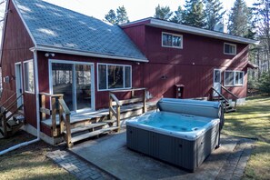 Outdoor patio with the hot tub.
