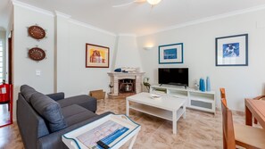 Relax by the fireplace in the spacious living room, ideal for cozy evenings. #CozyLiving #FireplaceVibes