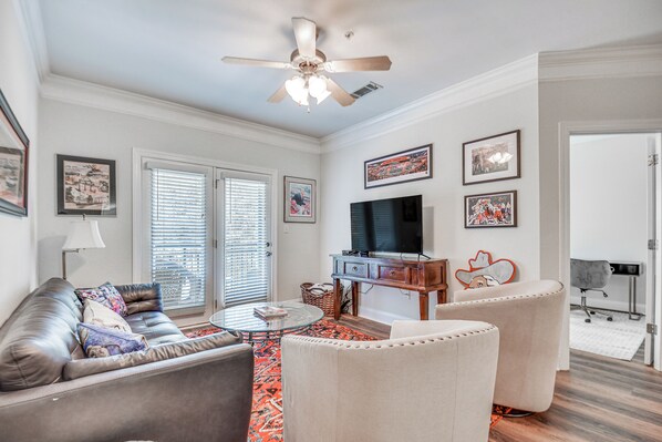 Athens Vacation Rental | 2BR | 2BA | 1,265 Sq Ft | Stairs Required