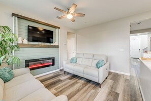 Living Room | Free WiFi | Smart TV | Central A/C & Heat | 1st Floor