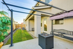 Private Yard | Fire Pit