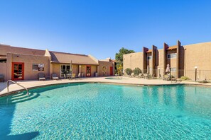Spengler Manor Condominiums | Community Pool Access