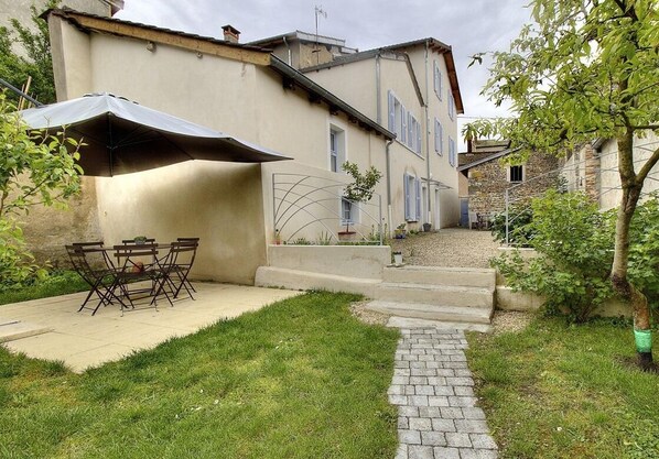 Gîte / meublé de vacances en centre bourg 'Aux Portes du Beaujolais' à Belleville-en Beaujolais (Rhône - Beaujolais vignobles, Sud de Mâcon).